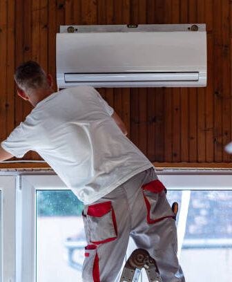 Split system air conditioning repair technician Melbourne